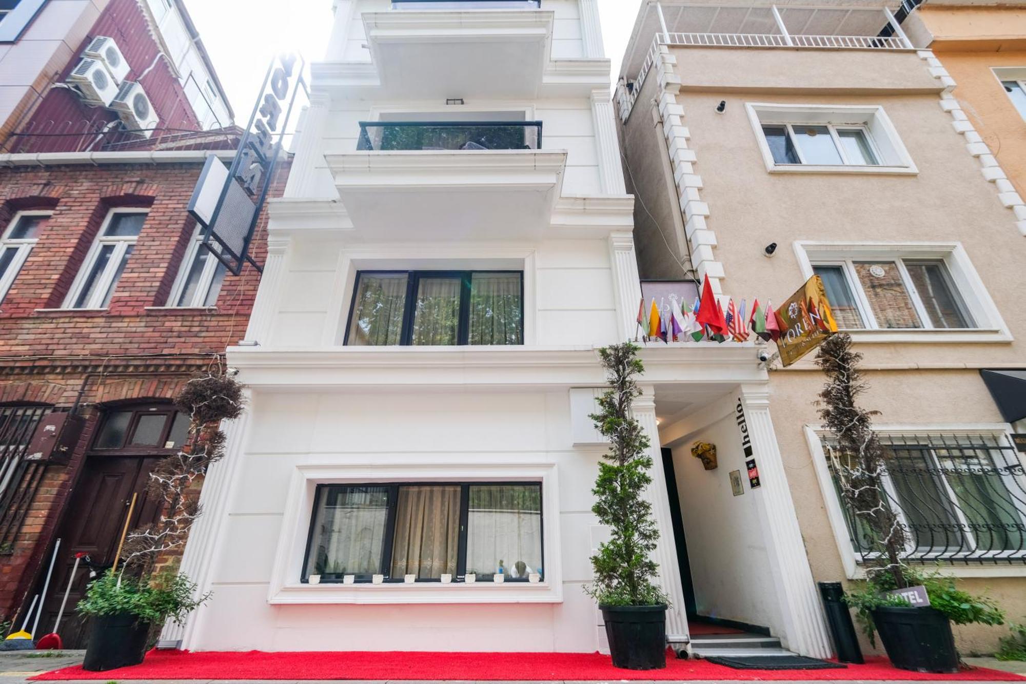 Loren Hotel&suites Отель
