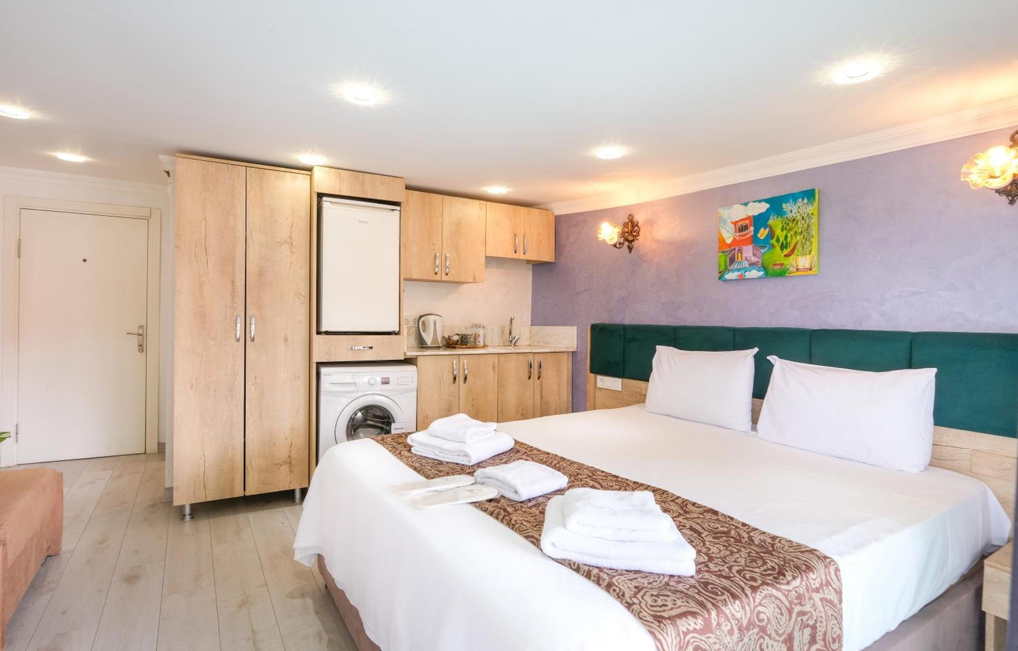 Отель Loren Hotel&suites